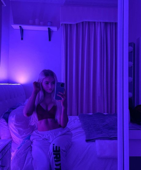 Foto di nudo di fuga di OnlyFans di Claire Freeman