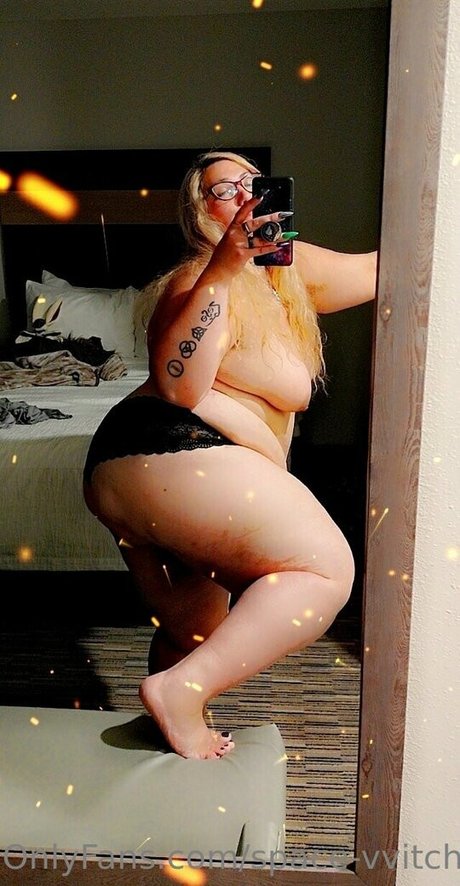 Foto di nudo di fuga di OnlyFans di Spacevvitch666