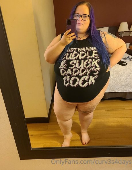 Foto di nudo di fuga di OnlyFans di Curv3s4days