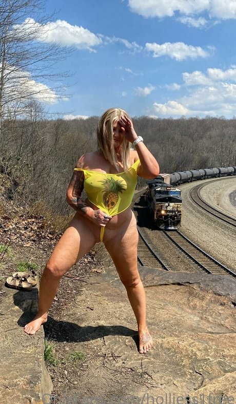 Foto di nudo di fuga di OnlyFans di Holliess1free