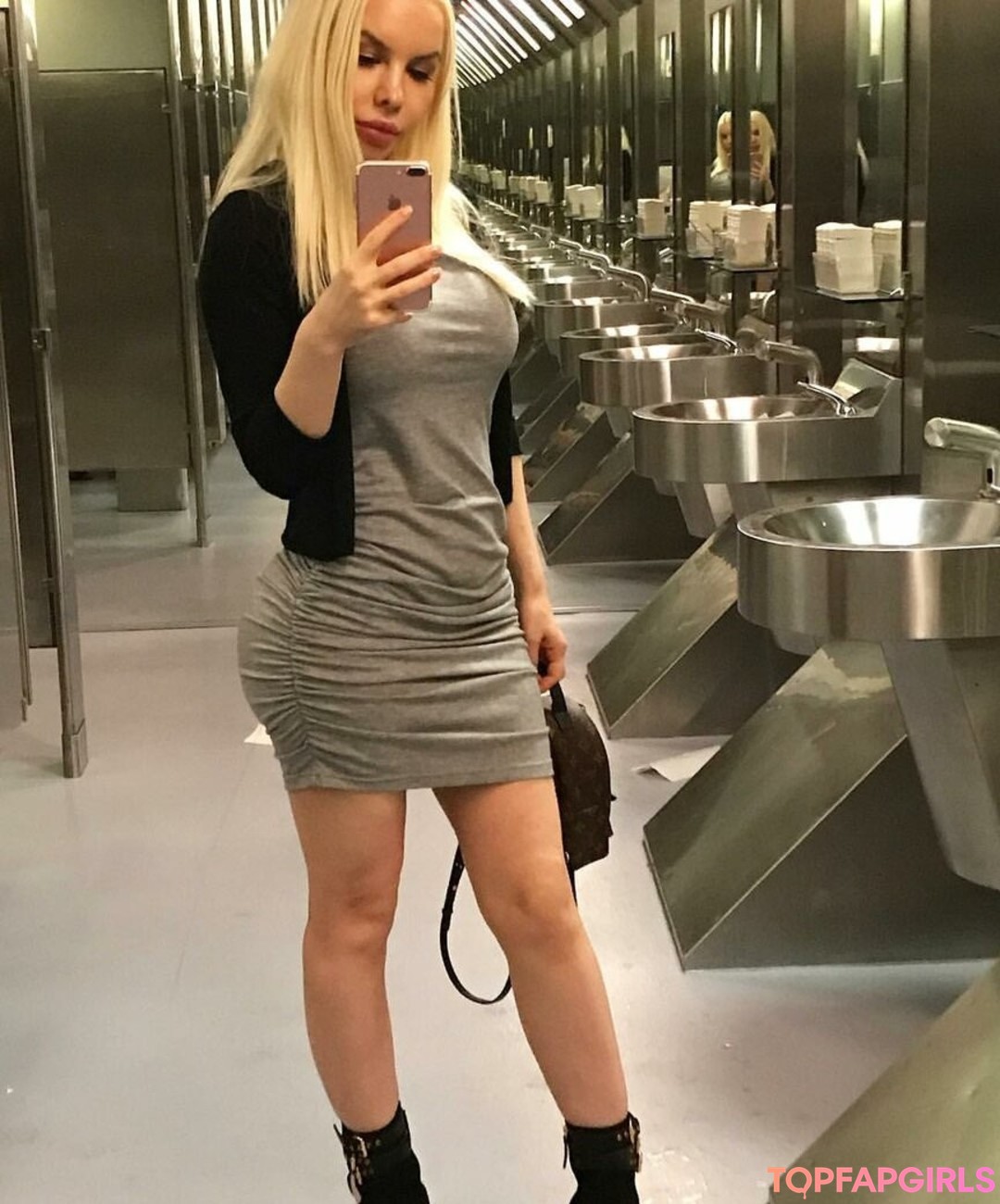 Foto di nudo di fuga di OnlyFans di Simoniliciousxxx #53 Foto di nudo di fuga di OnlyFans di Simoniliciousxxx #53