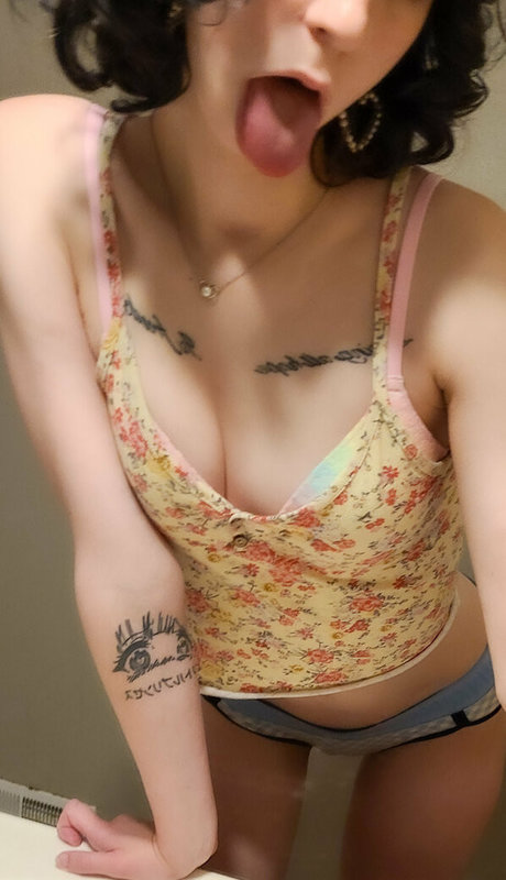 Foto di nudo di fuga di OnlyFans di Angeltwat