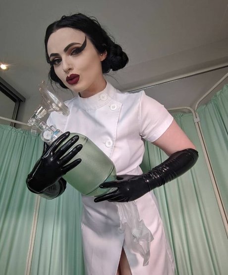 Foto di nudo di fuga di OnlyFans di Empress Poison