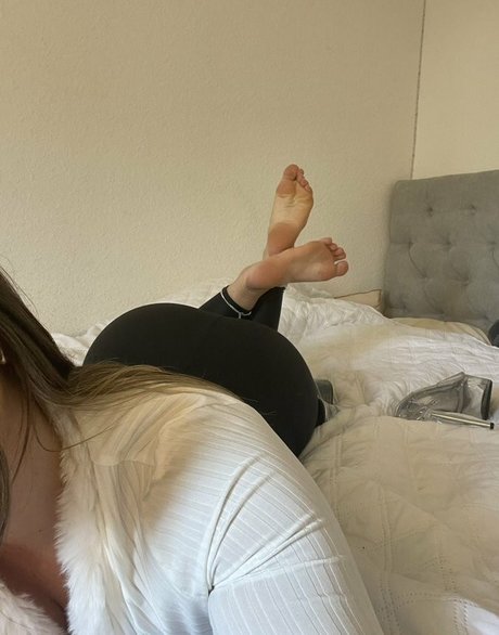 Foto di nudo di fuga di OnlyFans di Nairasfeet