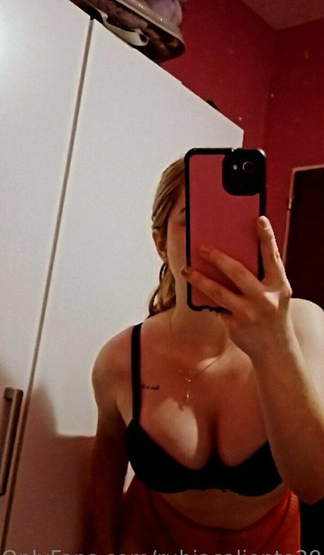 Foto di nudo di fuga di OnlyFans di Rubiacaliente29