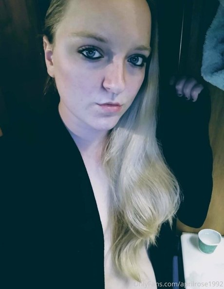 Foto di nudo di fuga di OnlyFans di Aprilrose1992