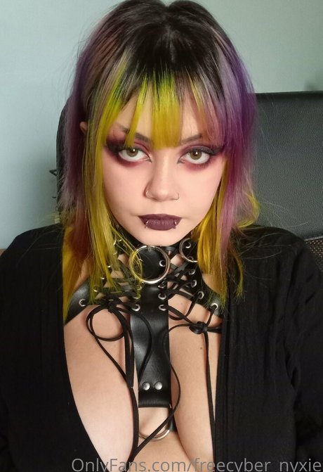 Foto di nudo di fuga di OnlyFans di Freecybernyxie