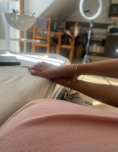 Foto di nudo di fuga di OnlyFans di Yourelisen