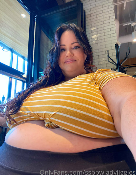 Ssbbwladyjiggles