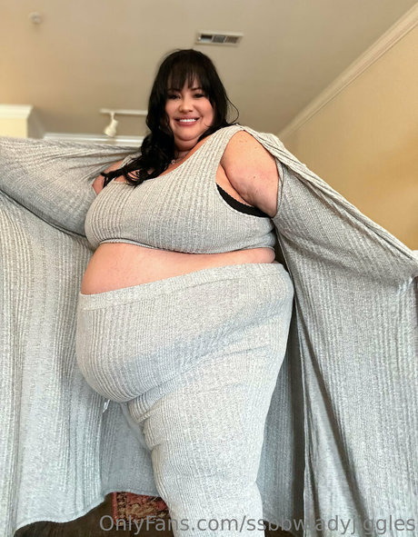 Ssbbwladyjiggles