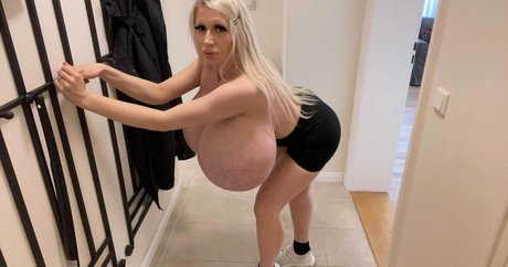 Foto di nudo di fuga di OnlyFans di Beshinedotcom