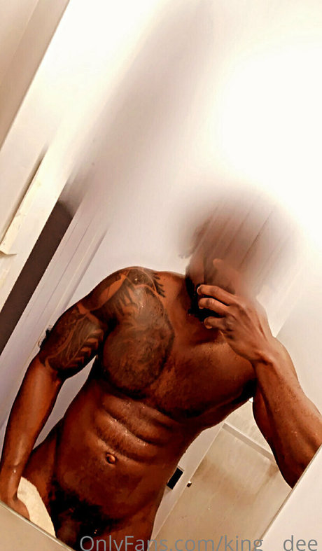 Foto di nudo di fuga di OnlyFans di Kingdee