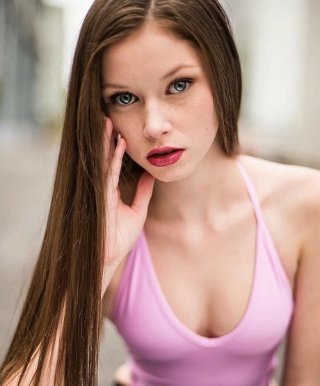 Foto di nudo di fuga di OnlyFans di Lilyana Alexander