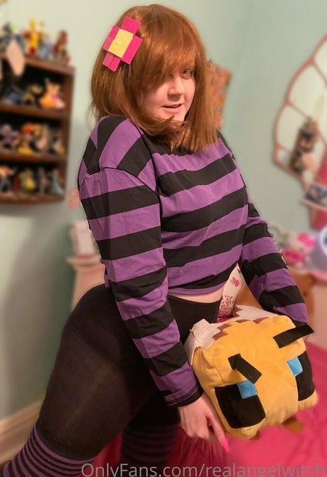 Foto di nudo di fuga di OnlyFans di Realangelwitch
