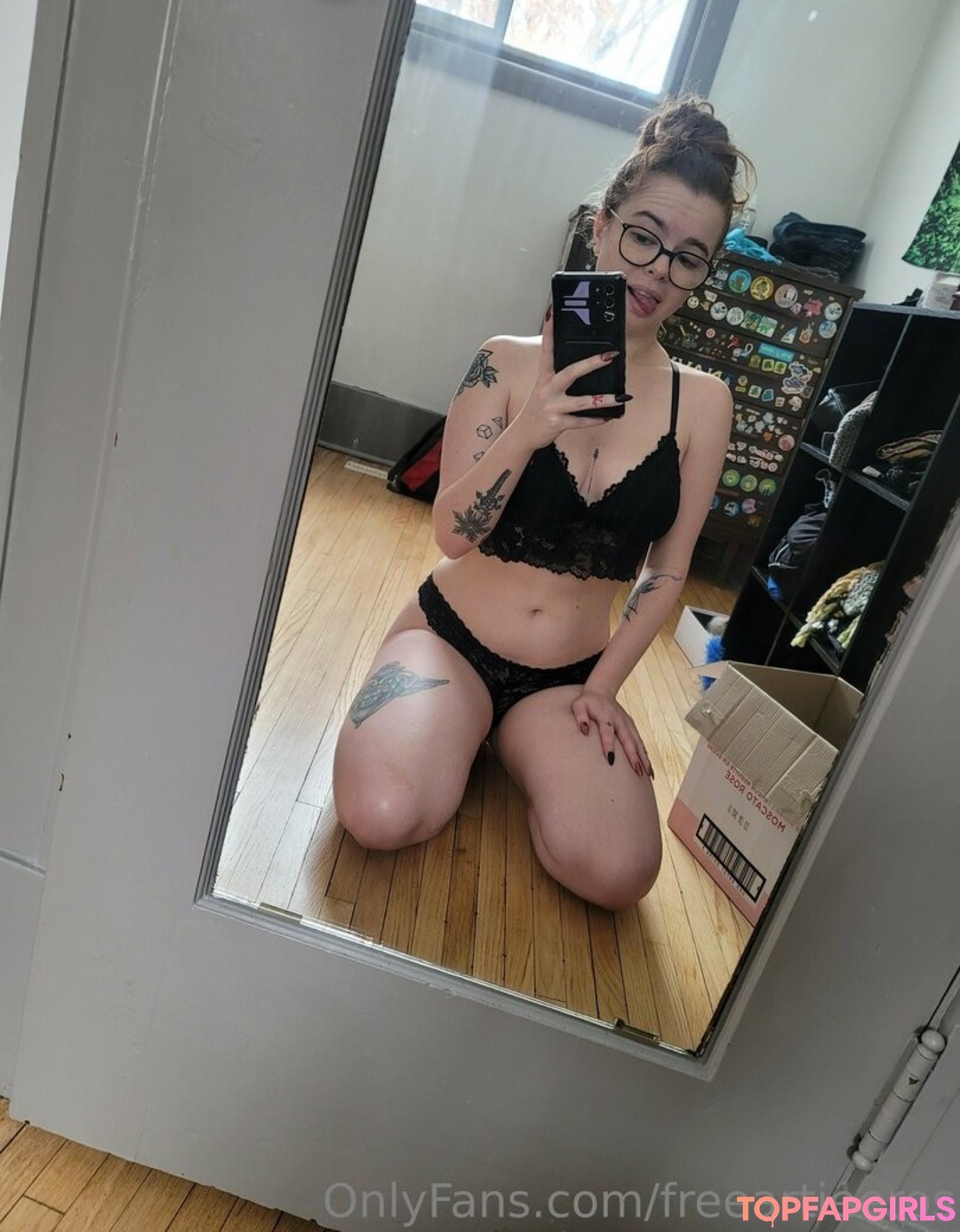 Foto di nudo di fuga di OnlyFans di Freeartieeros #28 Foto di nudo di fuga di OnlyFans di Freeartieeros #28