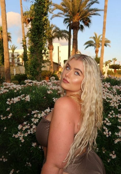 Foto di nudo di fuga di OnlyFans di Izzy Nicholls
