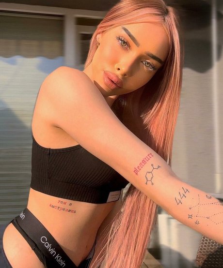 Foto di nudo di fuga di OnlyFans di Emona