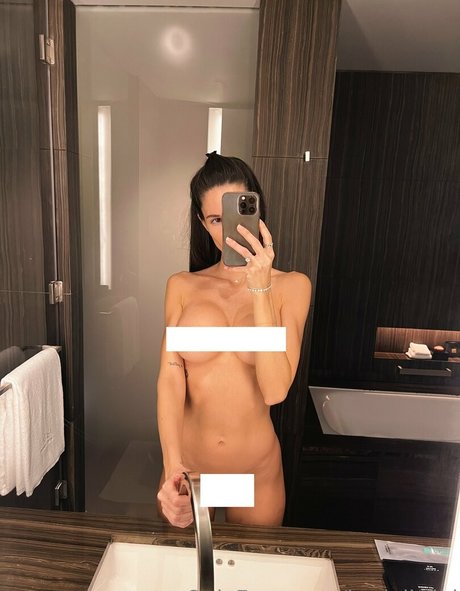Foto di nudo di fuga di OnlyFans di Budaibrigi