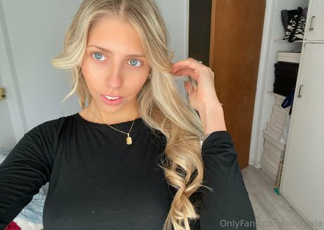 Foto di nudo di fuga di OnlyFans di Mickyela