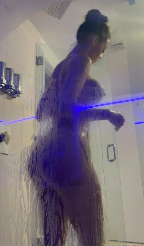Foto di nudo di fuga di OnlyFans di Juju Bahreis