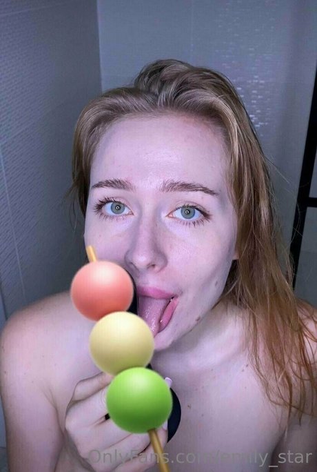 Foto di nudo di fuga di OnlyFans di Emilystar