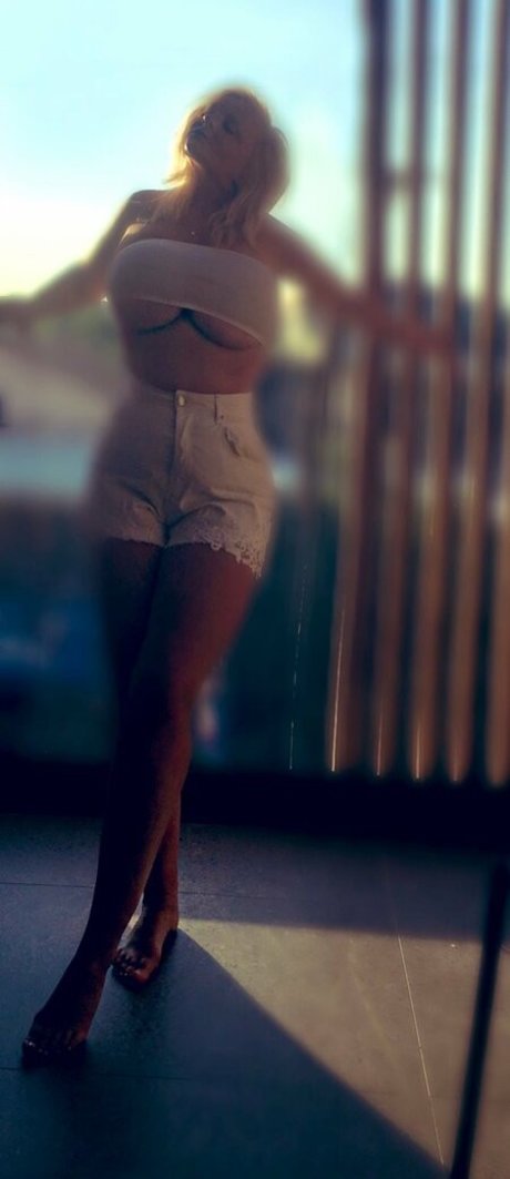 Foto di nudo di fuga di OnlyFans di Julie