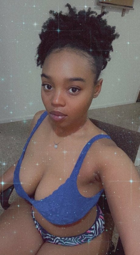 Foto di nudo di fuga di OnlyFans di Meetyouhalfway