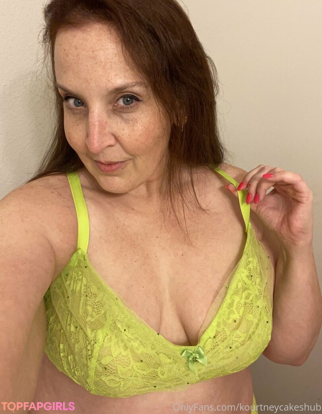 Foto di nudo di fuga di OnlyFans di Kourtneycakeshub #65 Foto di nudo di fuga di OnlyFans di Kourtneycakeshub #65