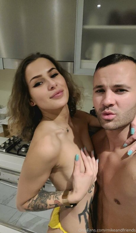 Foto di nudo di fuga di OnlyFans di Mikeandfriends