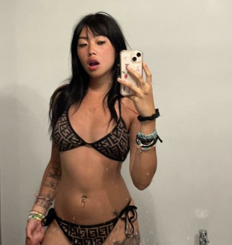 Foto di nudo di fuga di OnlyFans di Beabadoobee