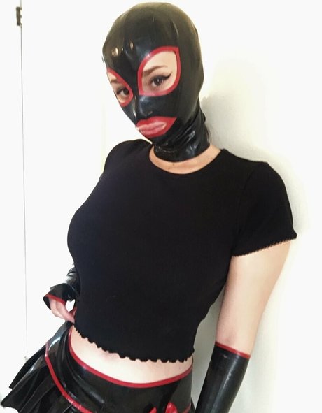 Foto di nudo di fuga di OnlyFans di Latexkitty