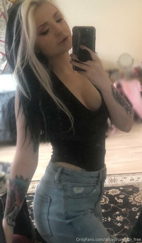 Foto di nudo di fuga di OnlyFans di Alicephantomfree