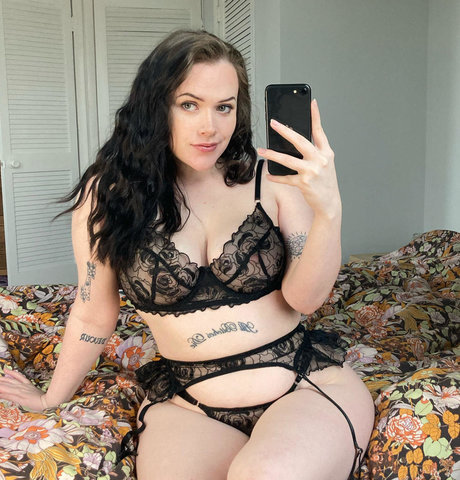 Foto di nudo di fuga di OnlyFans di Cutegothelle