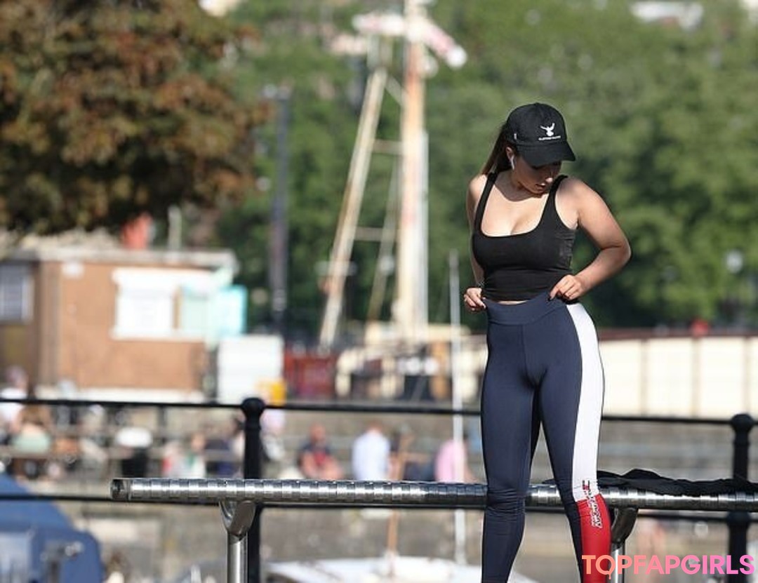 Foto di nudo di fuga di OnlyFans di Charlotte Lion #2 Foto di nudo di fuga di OnlyFans di Charlotte Lion #2