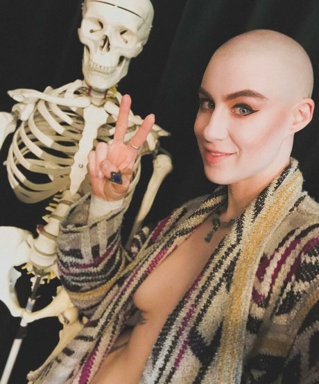Danikaxix