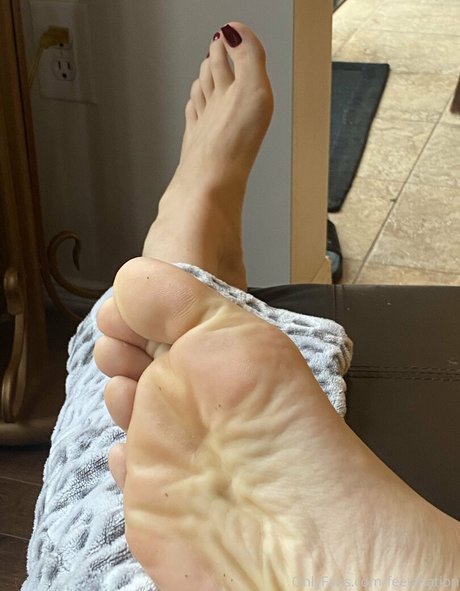 Foto di nudo di fuga di OnlyFans di Feetznation