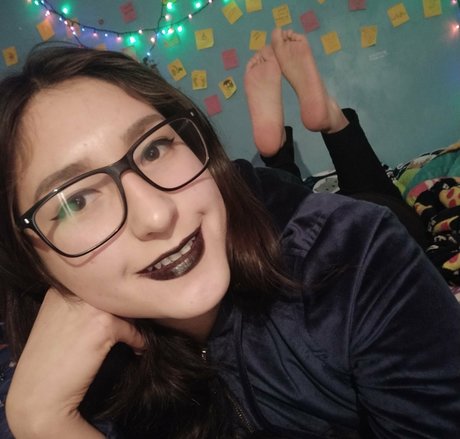Foto di nudo di fuga di OnlyFans di Thawniefeet