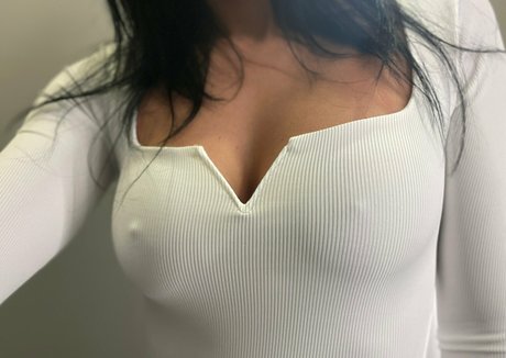 Foto di nudo di fuga di OnlyFans di Tonnyandmia