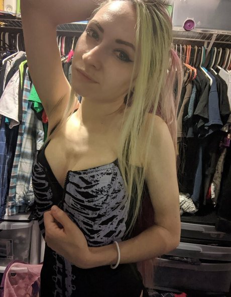 Foto di nudo di fuga di OnlyFans di Leenamouz