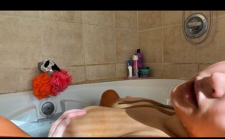 Foto di nudo di fuga di OnlyFans di Thebustybxtch
