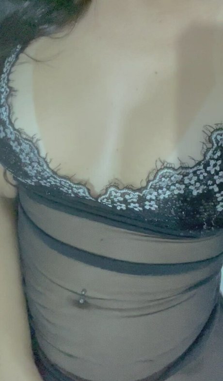 Foto di nudo di fuga di OnlyFans di Livia Mendaluk
