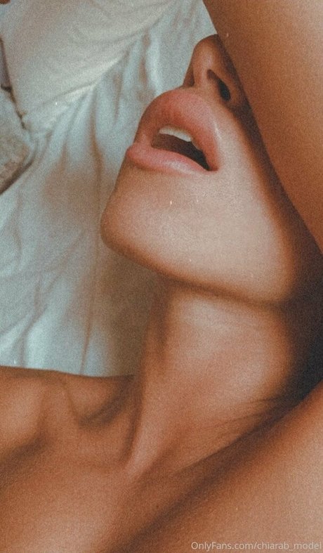 Foto di nudo di fuga di OnlyFans di Chiarabmodel