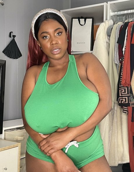 Foto di nudo di fuga di OnlyFans di Clubmaseratixxx