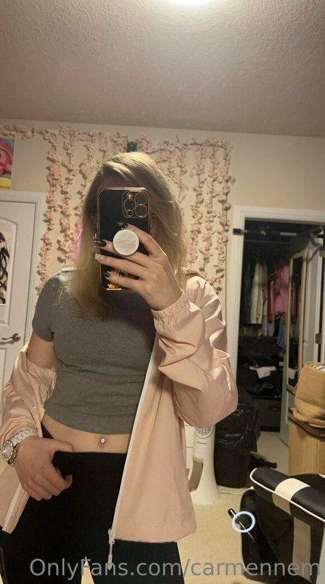 Foto di nudo di fuga di OnlyFans di Carmennem