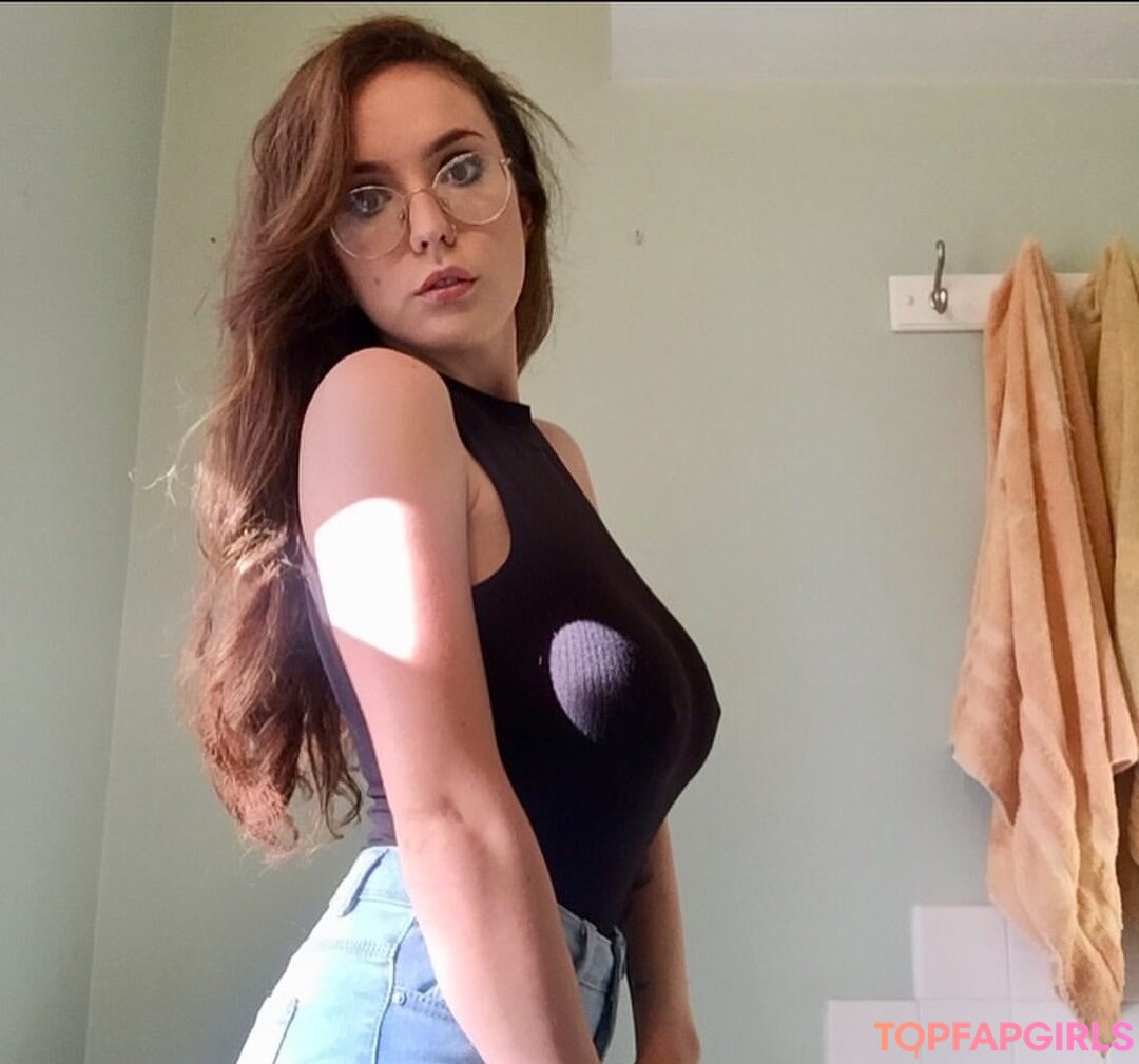 Foto di nudo di fuga di OnlyFans di Laura Marie #126 Foto di nudo di fuga di OnlyFans di Laura Marie #126