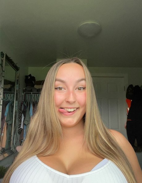 Lexi Thomas