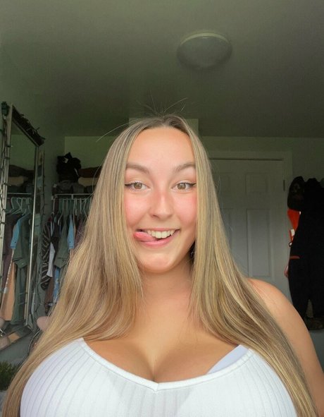 Lexi Thomas