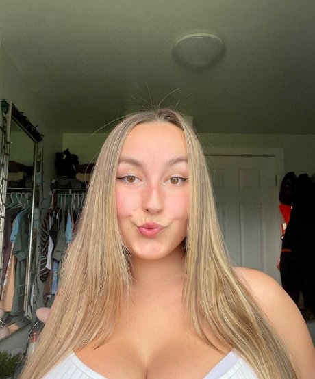 Lexi Thomas