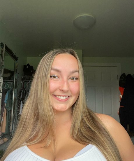 Lexi Thomas