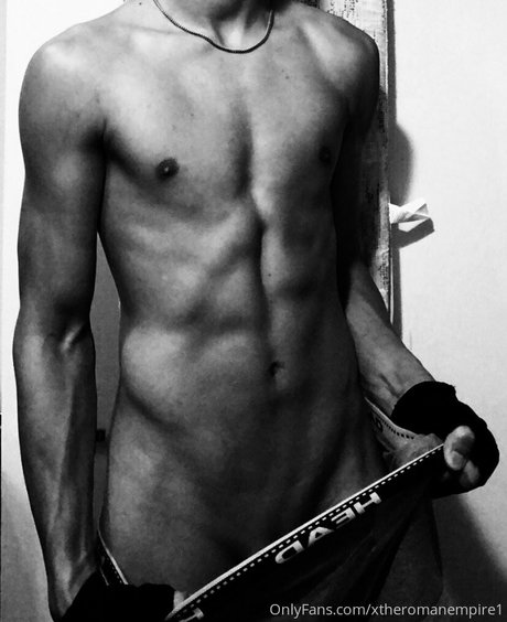 Foto di nudo di fuga di OnlyFans di Xtheromanempire1